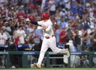 Wheeler poncha a 10 y Castellanos pega jonrón en triunfo de Filis 4-0 sobre Padres