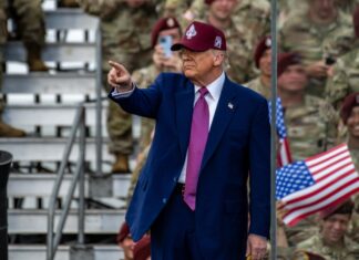 Activistas lamentan plan de Trump de rebautizar bases con nombres de líderes confederados