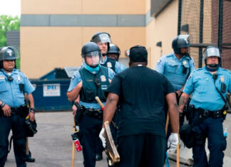 Agentes federales fueron a una comunidad hispana en Minneapolis con equipo táctico; hubo protestas
