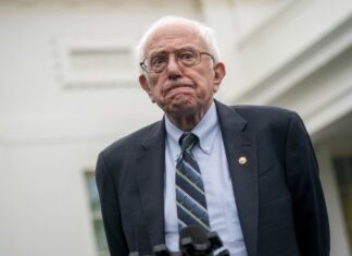 Bernie Sanders presenta una resolución para prohibir a Trump entrar en guerra con Irán