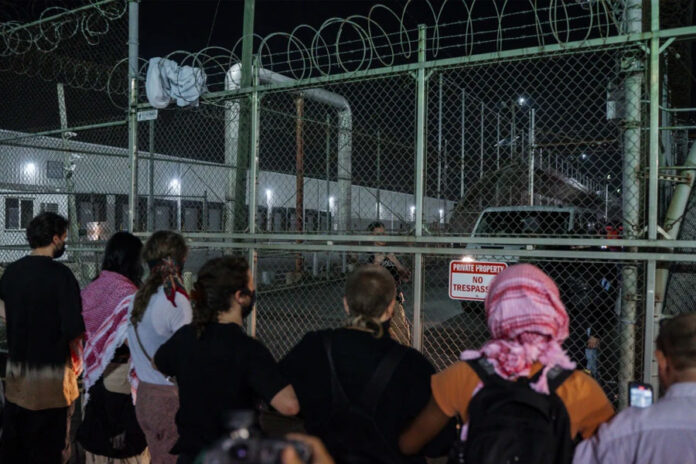 Cuatro-personas-escapan-de-centro-de-detención-para-migrantes-en-Newark,-Nueva-Jersey,-según-el-DHS