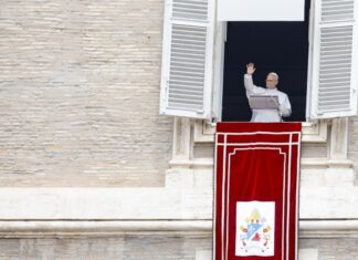 El papa critica la «falsa propaganda del rearme» que alimenta «odio y venganza»