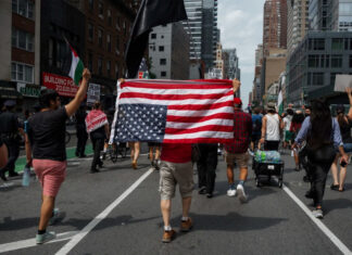Estadounidenses reaccionan a ataques de EE. UU. en Irán con preocupación y apoyo a Israel