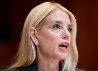 Gobierno de Trump demanda a jueces que han obstruido sus políticas migratorias