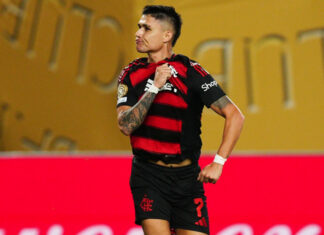 Luiz Araujo leads Flamengo to a 2-0 win over Esperance at Club World Cup