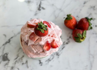 Nieve y helado de fresas