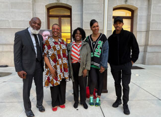 Recuerdan en Filadelfia con una vigilia a George Floyd y condenan la brutalidad policiaca