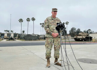 Soldados de la Guardia Nacional detienen temporalmente a civiles en protestas de LA, dice comandante