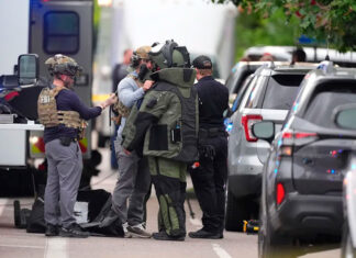 Un hombre con lanzallamas casero hiere a 8 personas en Colorado. El agresor gritó “Palestina libre”