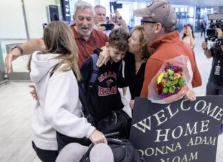 Cientos de estadounidenses llegan a Florida tras evacuar Israel por los bombardeos de Irán estadounidenses