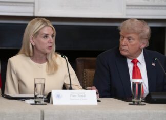 El caso de Jeffrey Epstein causa un choque en el círculo de Trump, el FBI y el DOJ