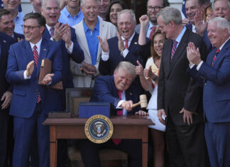 Trump promulga su ley de recortes fiscales y al gasto público en el festejo por el 4 de julio Trump