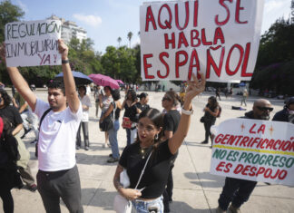 Protestas contra la gentrificación en Ciudad de México terminan en vandalismo y acoso a turistas