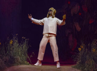 Puertorriqueños esperan cambio mientras Bad Bunny canta sobre la crisis e identidad de la isla Bad Bunny