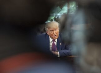 Demandan al Gobierno Trump por pausar la financiación de programas extraescolares