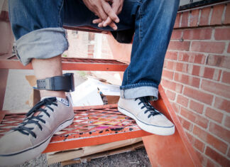 El Gobierno de EE. UU. ordena colocar una tobillera electrónica a más de 180.000 inmigrantes