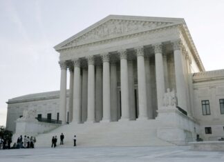 El Supremo permite a Trump reanudar los despidos masivos en el Gobierno de EE. UU.