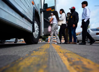 Gobierno de EE. UU. despide a 17 jueces de inmigración de 10 estados, según sindicato