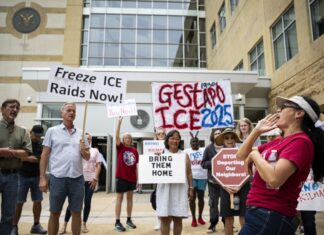 Grupos latinos condenan que ICE acceda a datos médicos de 79 millones de personas en EE. UU. ICE