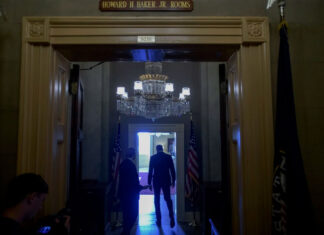 Senado aprueba recortes de 9.000 millones en ayuda exterior y medios públicos pedidos por Trump