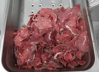 Fabricante de cheesesteaks en Filadelfia enfrenta el constante aumento del precio de la carne cheesesteak