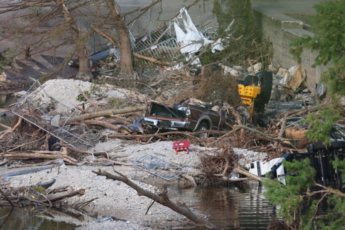 Tragedia en Texas: más de 161 desaparecidos y al menos 109 muertos tras las lluvias rescate