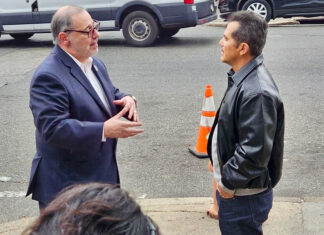 John Leguizamo resalta en su show nacional la cultura latina de Filadelfia