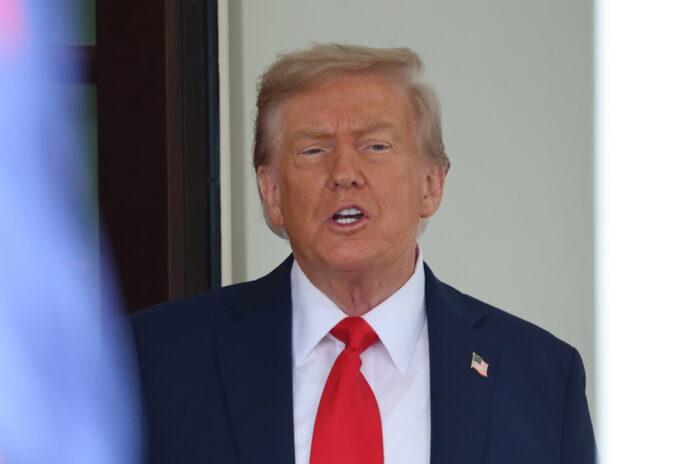 Desde enero Trump ha comprado deuda de entidades municipales o empresas casi 700 veces Trump