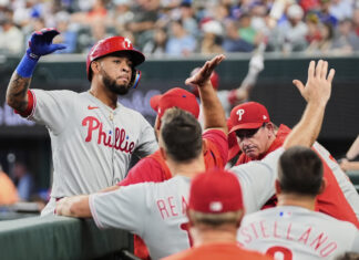 Filis barren a Rangers con gran actuación de Wheeler y jonrón de Sosa en victoria por 4-2