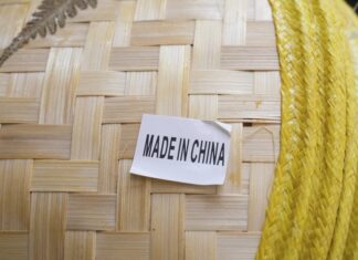 Corte falla que aranceles de Trump constituyen uso ilegal de poder de emergencia, pero los mantiene aranceles