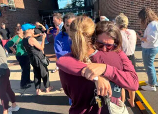 Al menos 5 niños heridos en un tiroteo en una escuela católica de Minneapolis