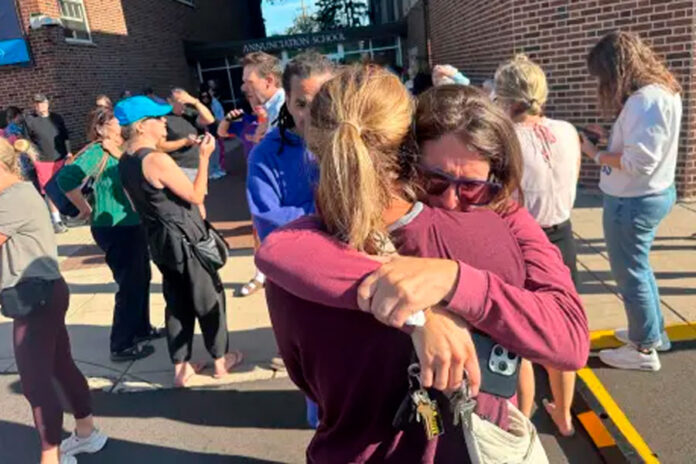 Al-menos-5-niños-heridos-en-un-tiroteo-en-una-escuela-católica-de-Minneapolis