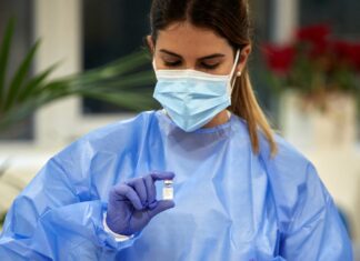 Cinco años de la primera vacuna de COVID-19