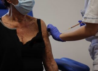 EE. UU. aprueba nuevas vacunas anticovid pero las limita a población con riesgos de salud vacunas