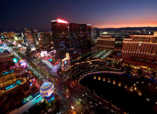 El turismo en Las Vegas disminuye 11%; algunos culpan de ello a las políticas de Trump Las Vegas