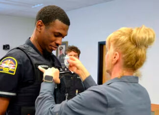 Empleadores han usado E-Verify por años; arresto de policía en Maine por ICE genera nuevas dudas