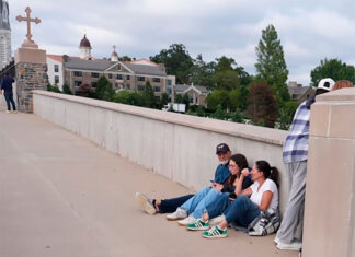 Las falsas alarmas de tiroteos en Villanova revelan una horrenda realidad social que cobra otras víctimas mortales en Mineápolis