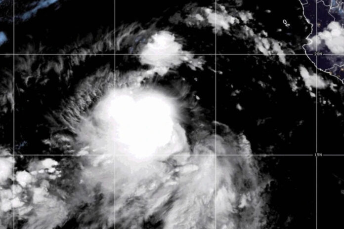 Las-tormentas-Juliette-y-Fernand-avanzan-sobre-aguas-abiertas-en-dos-océanos tormentas