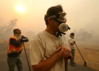 Los incendios en la costa oeste de EE. UU. siguen fuera de control pese a labor de contención