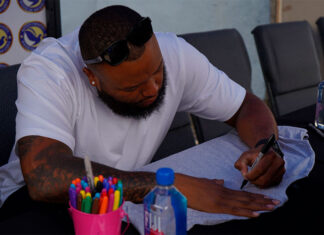 Los Phillies llevan esperanza y útiles escolares a la comunidad del norte de Filadelfia Phillies