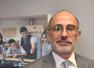 Conectando con el futuro: Rev. Danny Cortés y la educación en Esperanza