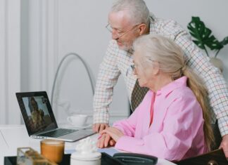 Cómo las personas mayores estimulan su cerebro gracias a las nuevas tecnologías Cerebro