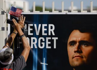 Ultraconservadores despedirán a Charlie Kirk entre ataques a la libertad de prensa