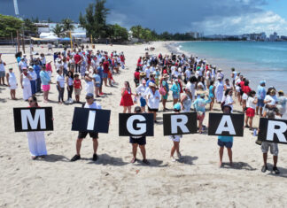 Puertorriqueños claman que ‘migrar es un derecho’ frente a políticas del Gobierno Trump Trump