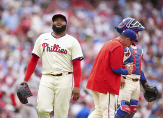 El relevista venezolano de los Filis José Alvarado se perderá el resto de la temporada por lesión