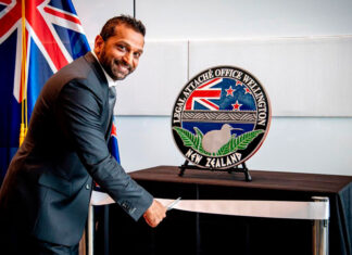 El jefe del FBI, Kash Patel, regaló armas impresas en 3D ilegales a funcionarios de Nueva Zelanda