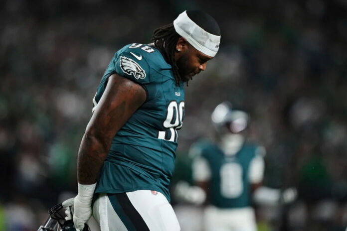 Jalen-Carter-de-Eagles-evita-suspensión-y-es-multado-con-57.222-dólares-por-escupir-a-Dak-Prescott