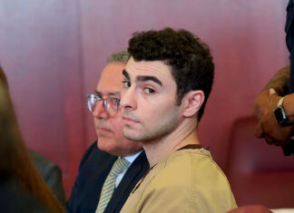 Juez desestima cargos de terrorismo contra hombre acusado de matar a CEO de UnitedHealthcare