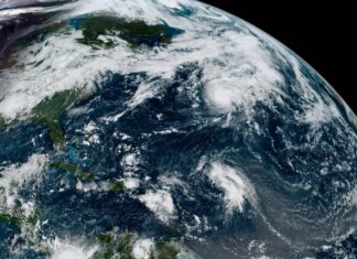 La tormenta Humberto se forma al este de Puerto Rico y podría ser huracán el sábado