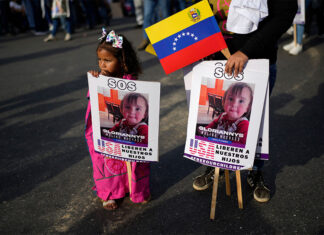Madres venezolanas deportadas piden ayuda a Melania Trump para reunirse con sus hijos